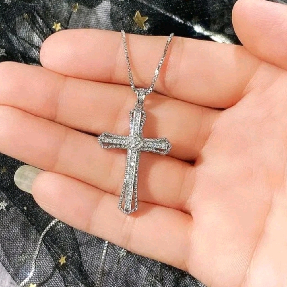 14K White Gold Plated In 1.20Ct Simulated Diamond Cross Pendant Necklace 45cm - Picture 10 of 15